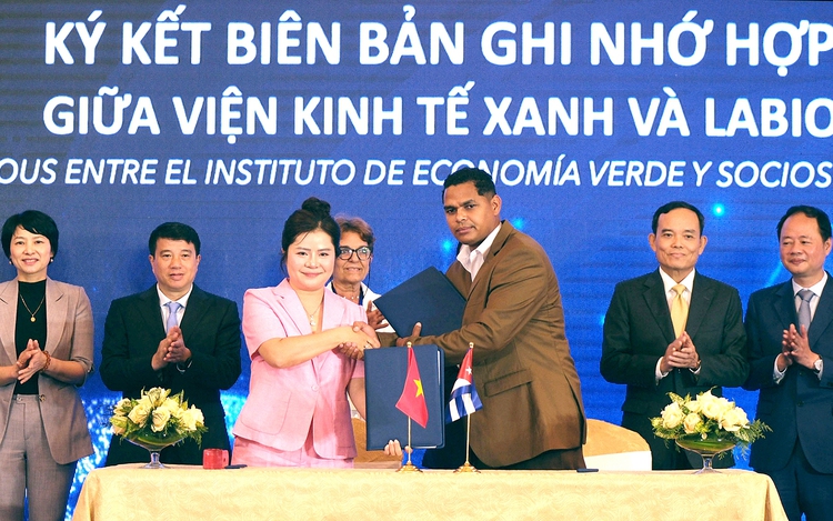 Vietnam, Cuba sign new biotech pacts aimed at cancer drug, vaccine development