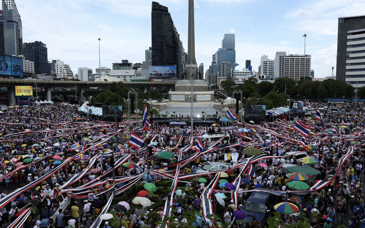 Thousands demand Thai prime minister quit over border dispute