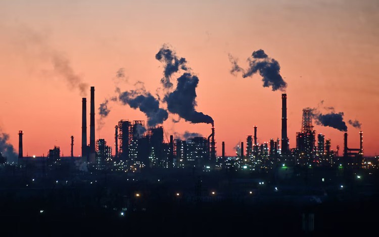 Global oil refiners see short-term boost from higher margins