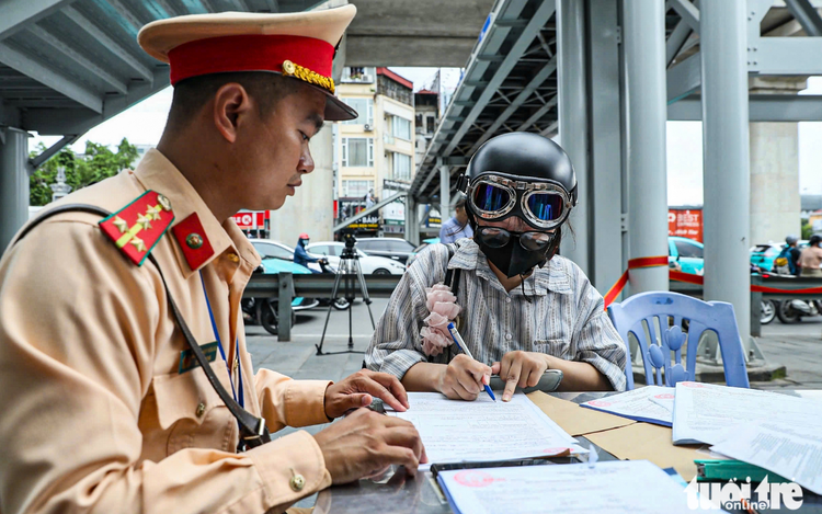 In Hanoi, over $3,830 in sidewalk-riding fines issued in one hour