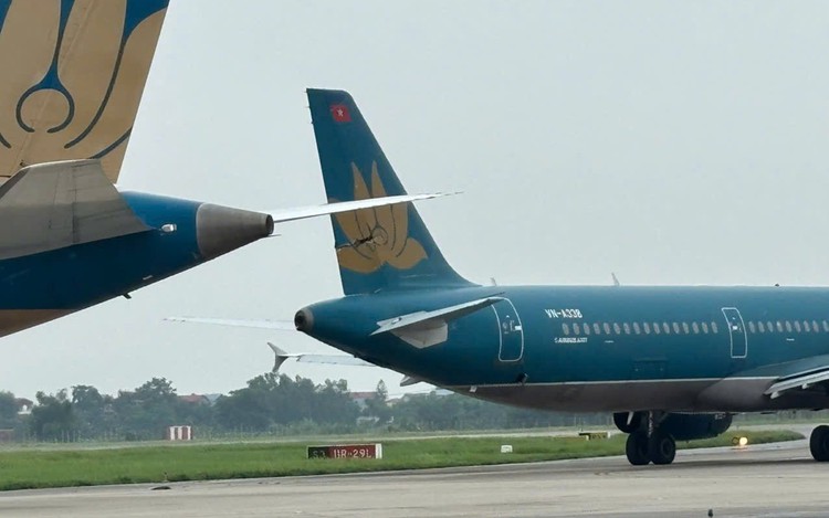 Vietnam Airlines suspends 4 pilots after taxiway collision at Hanoi airport