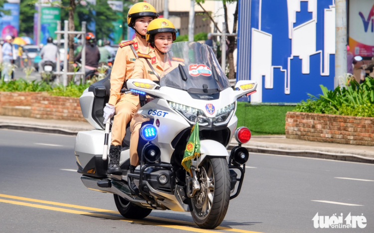 Residents in Ho Chi Minh City thrilled by female traffic police officers on motorcycle