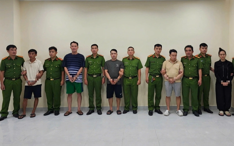 Ho Chi Minh City police bust counterfeit motor oil ring selling 220,000 fake Castrol, Honda products