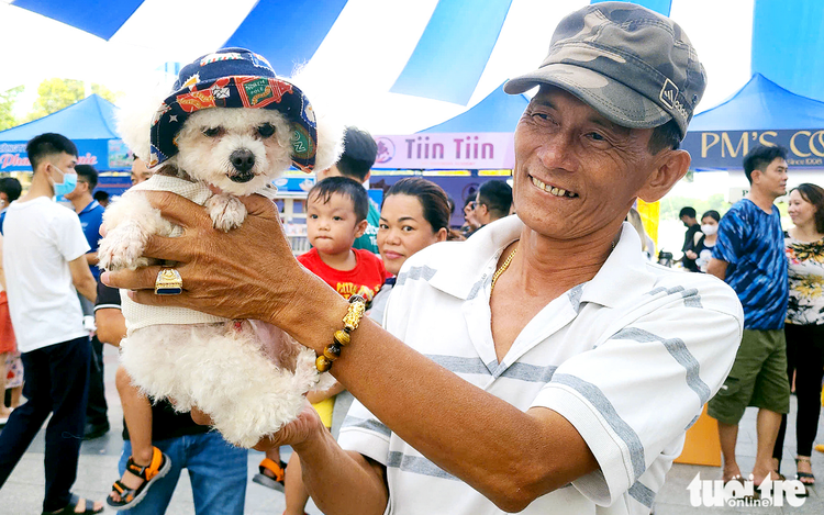 Over 300 dressed-up pets join competition in southern Vietnam