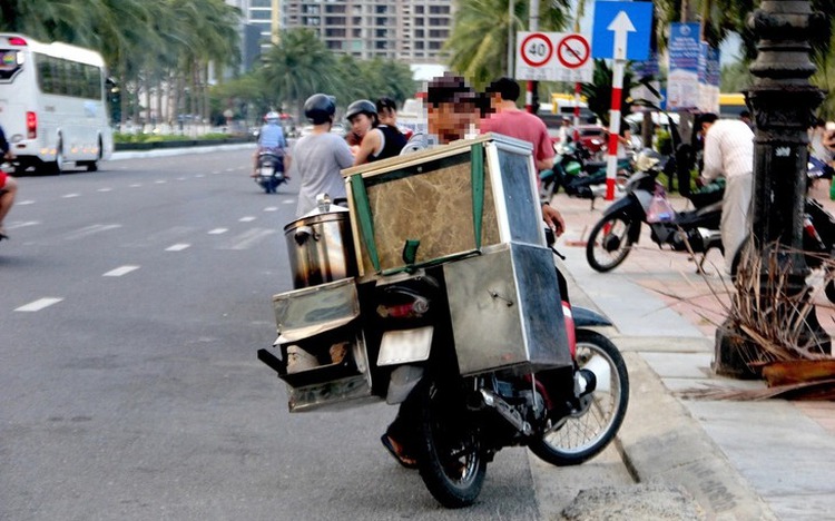 Da Nang steps up crackdown on street vendors, beggars who bother tourists