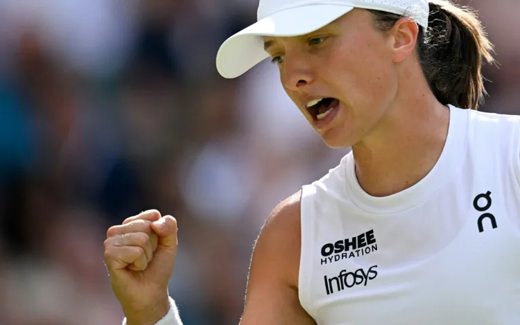 Swiatek destroys Anisimova 6-0, 6-0 to win first Wimbledon title