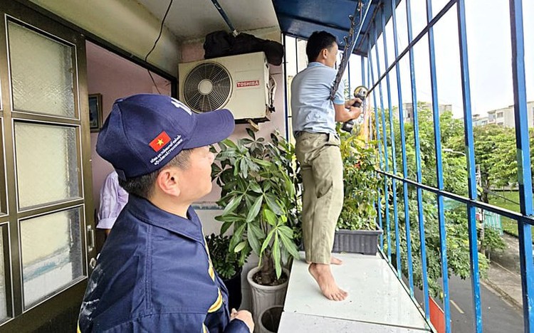 Ho Chi Minh City urges residents to remove ‘tiger cages’ in door-to-door fire safety push