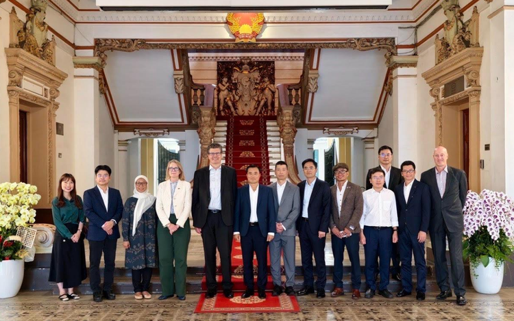 Australian university, Ho Chi Minh City join hands to open research, training hub