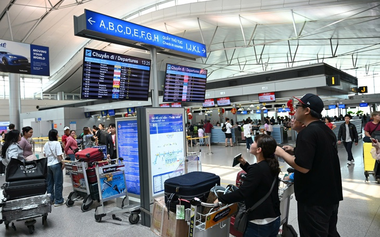 Vietnamese tourists outraged over prolonged delay of Jetstar flight to Australia