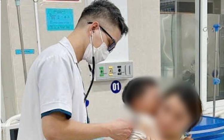 Vietnam hospital treats siblings for suspected gas poisoning during car trip
