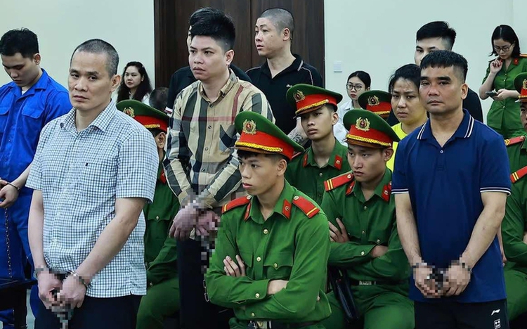 Hanoi ex-police officials face death penalty for aiding female drug kingpin