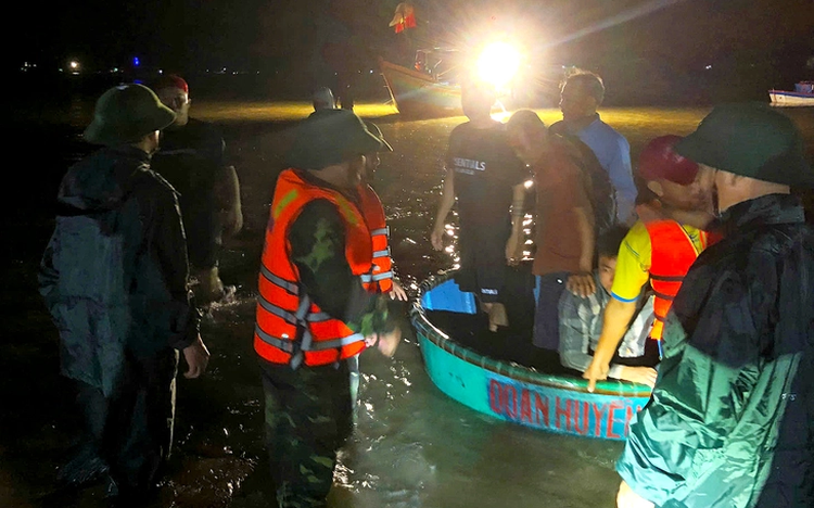 All 34 people rescued from sinking tourist boat in north-central Vietnam
