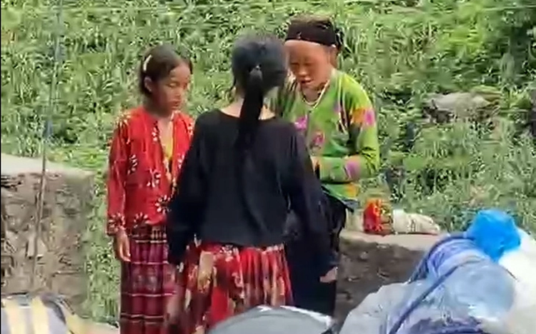 Foreign tourist charged $7.6 for hair braiding in northern Vietnam