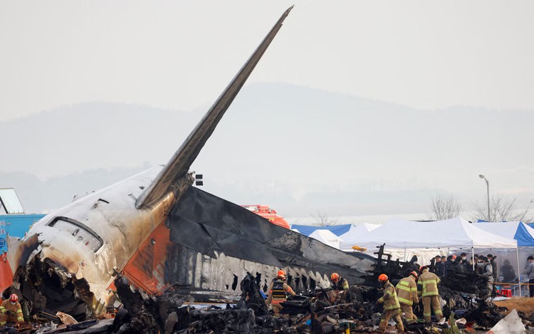 Evidence shows Jeju Air pilots shut off less-damaged engine before crash, source says