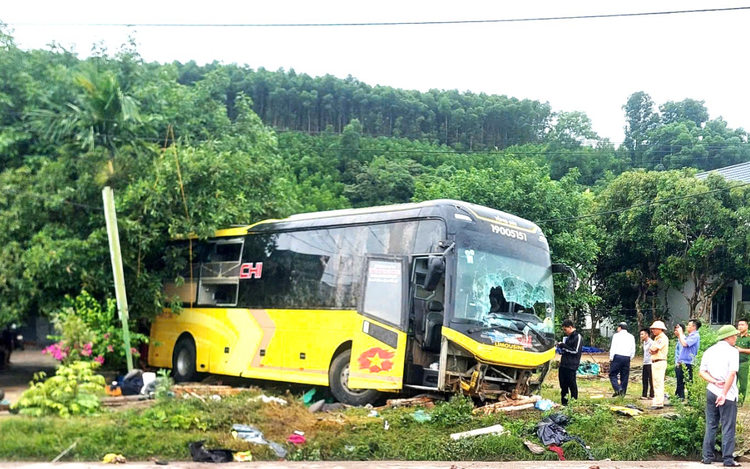 Sleeper bus driver arrested following tragic crash that killed 10 in north-central Vietnam
