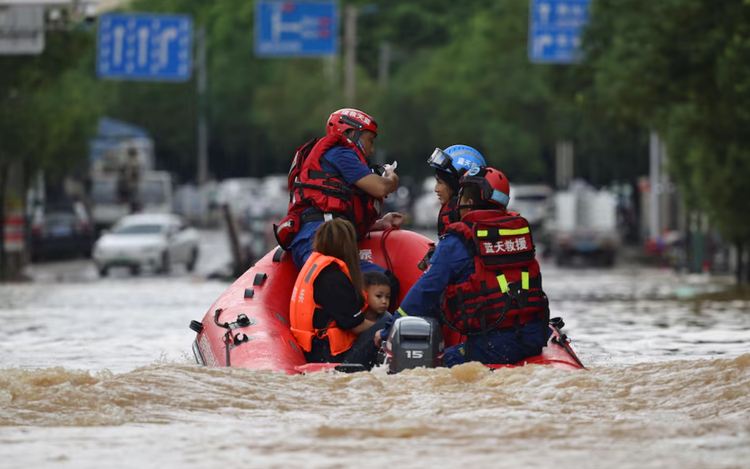 Rain in northern China kills 2, forces thousands to relocate