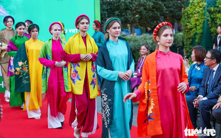 Vietnamese culture fest brings buzz to Moscow's Red Square