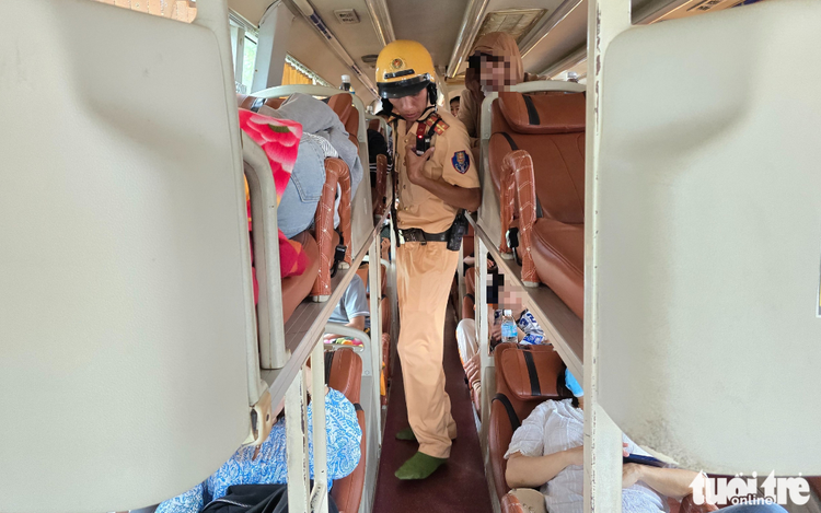 Ho Chi Minh City traffic police crack down on violations by passenger buses