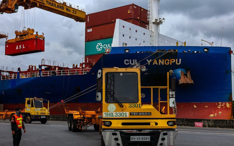 Trump eyes 'world tariff' of 15-20% for most countries