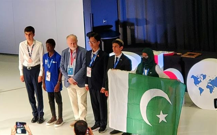Vietnamese student honored with global ‘STEM for All’ award at International Physics Olympiad