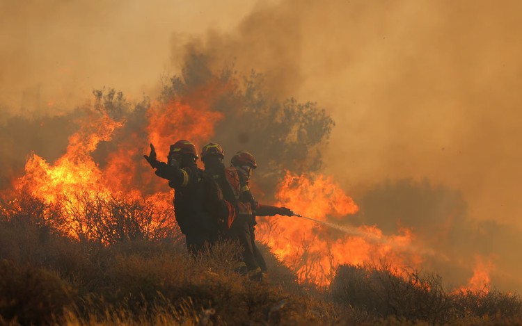 Wildfire on Greek island of Crete scorches forest, forces evacuation of over 1,000