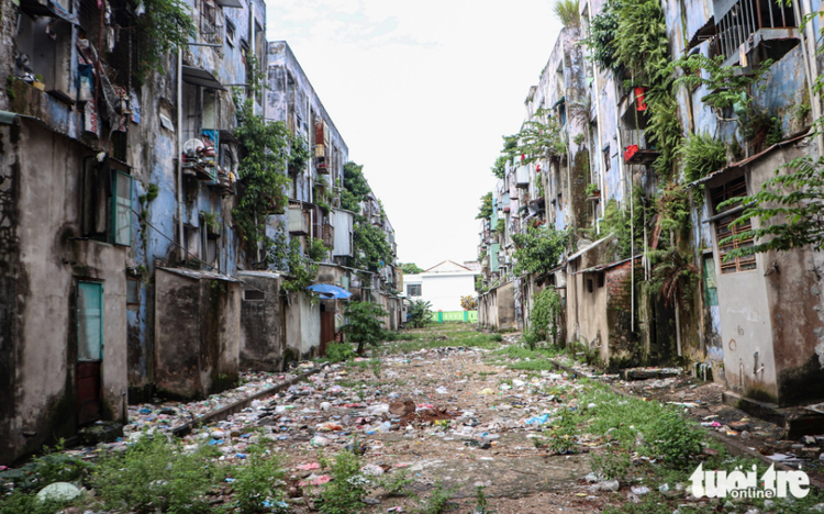 Hundreds of households await relocation from dilapidated apartment complex in Da Nang