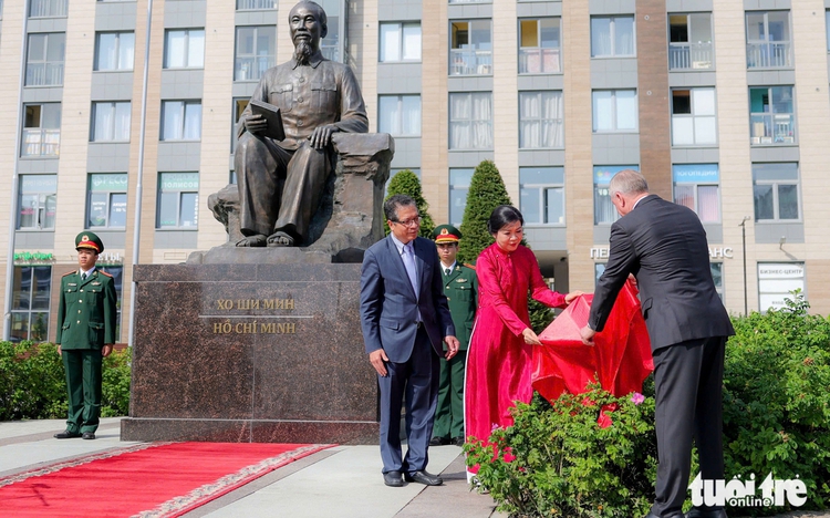 Ho Chi Minh Square inaugurated in Saint Petersburg