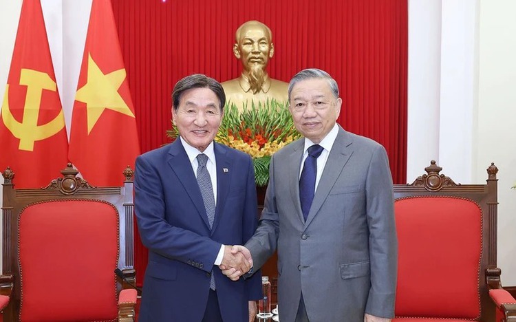 S.Korea considers Vietnam top priority partner: envoy