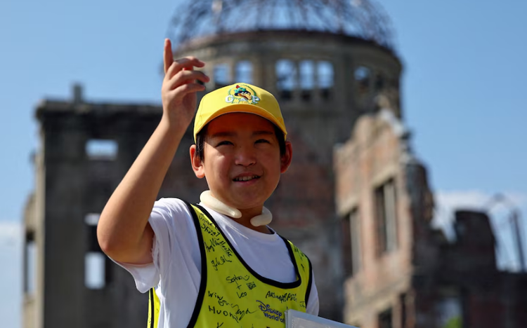 In Hiroshima, a schoolboy keeps memories of war alive with guided tours