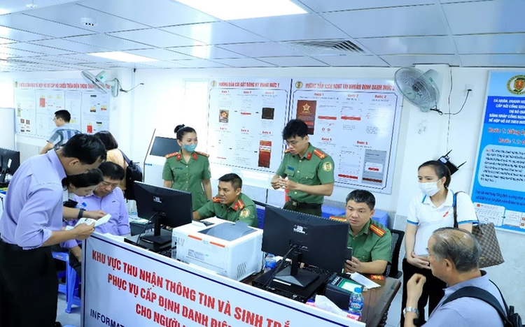 Vietnam’s Dong Nai issues level-2 digital ID accounts for over 200 foreigners