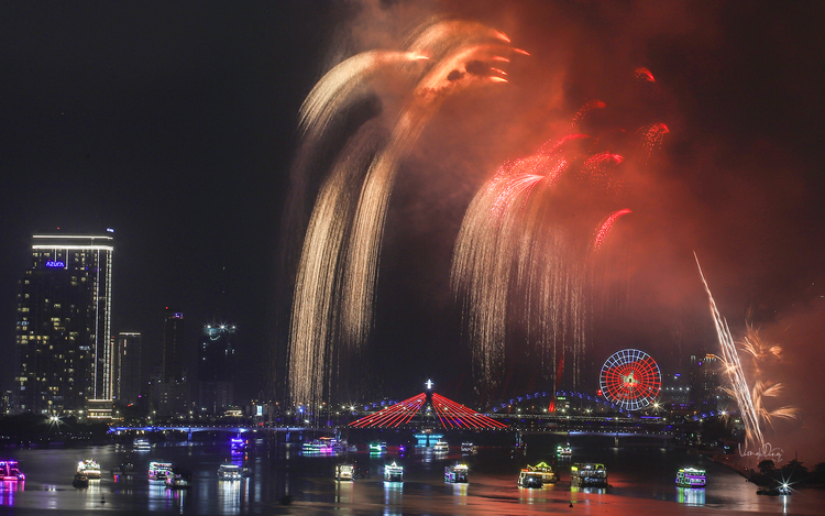 Da Nang’s fireworks festival: from small contest to summer spectacle