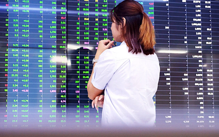 Vietnam’s benchmark VN-Index surpasses 1,400 points, sending investors into emotional frenzy