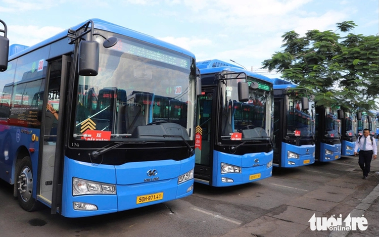 Ho Chi Minh City launches 35 new bus routes with hundreds of electric buses