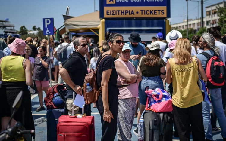 Two Vietnamese tourists die at sea in Greece amid gale-force winds