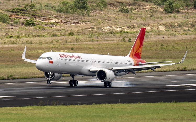 Vietnam’s newly-established carrier Sun PhuQuoc Airways receives 1st aircraft