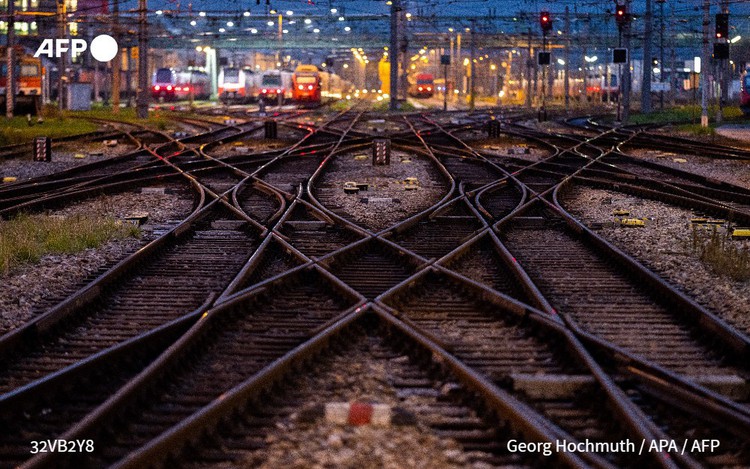 Man clings to Austrian high-speed train and survives