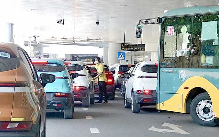 Tan Son Nhat’s T3 Terminal faces pickup woes despite modern design