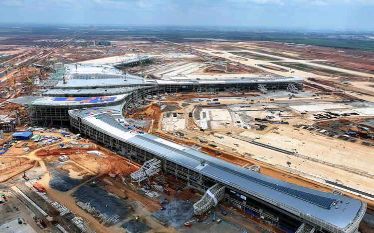 Plan to shift all int’l flights from Tan Son Nhat airport to Long Thanh airport seen as strategic move