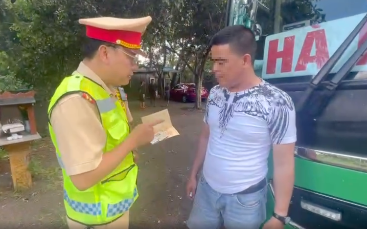 Vietnamese passenger bus driver, owner fined $8,900 over overloading violations