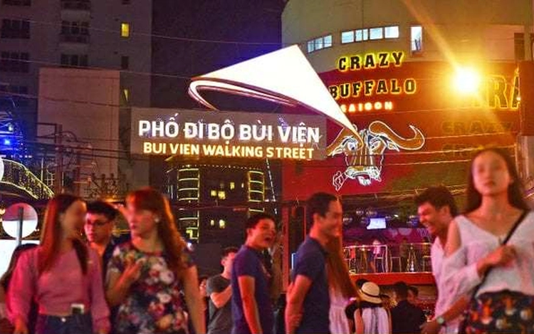 Ho Chi Minh City clamps down on laughing gas, narcotics, prostitution at Bui Vien Walking Street