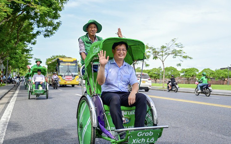 Grab Cyclo service launched in Hue to promote heritage tourism