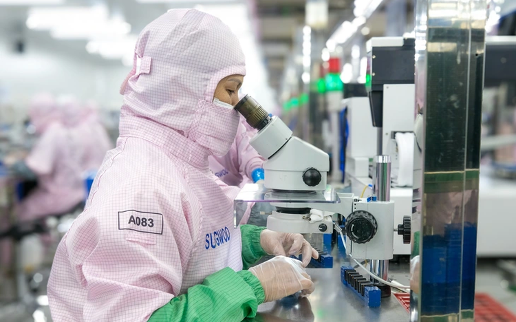 Vietnam’s new regulation on work permits for foreigners expected to attract experts