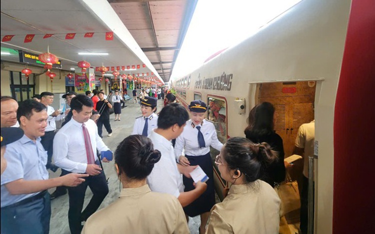 Hanoi-inspired tourism train launched to celebrate National Day