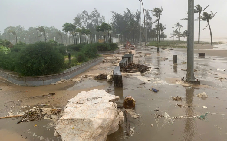 Kajiki approaching Vietnam’s Nghe An, Ha Tinh, weakens to level 12