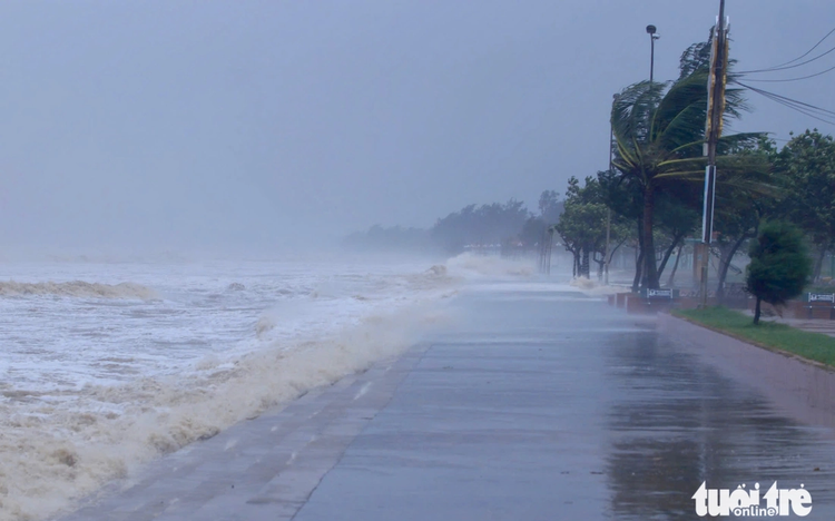 Typhoon Kajiki kills 8 in Vietnam and Thailand, with warnings of more flooding to come