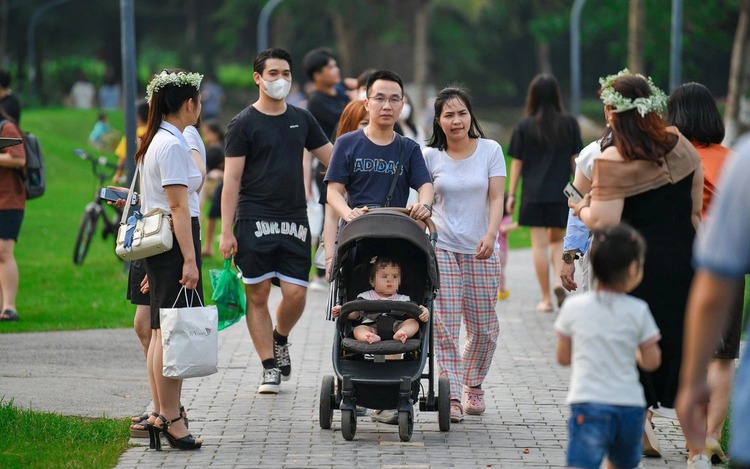 Ho Chi Minh City raises cash aid for women having 2 children before 35 to $190