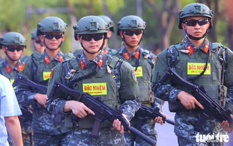 Police officers stage dramatic anti-terror display in Hanoi