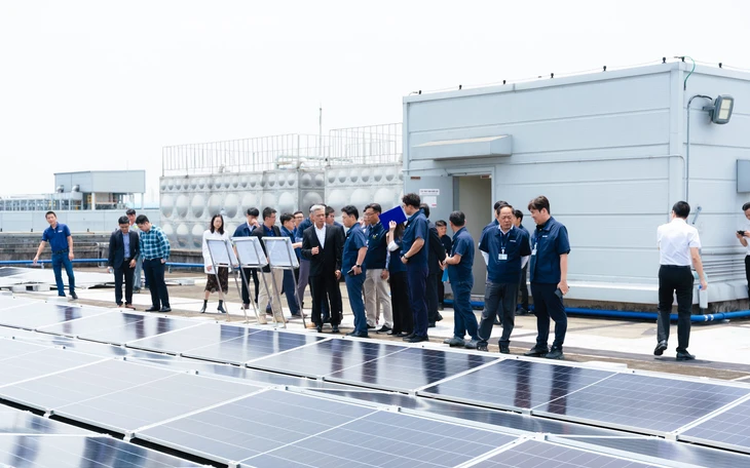 Samsung’s Vietnam plant inaugurates rooftop solar power project in Bac Ninh