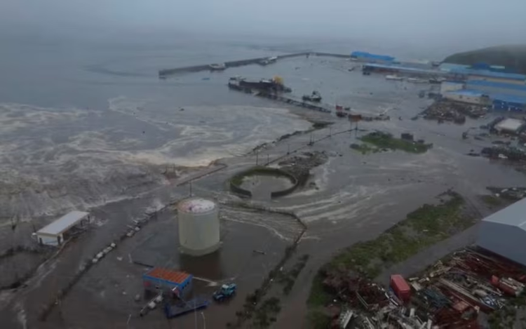 Tsunami possible in Russia's Kamchatka after quake, dormant volcano erupts