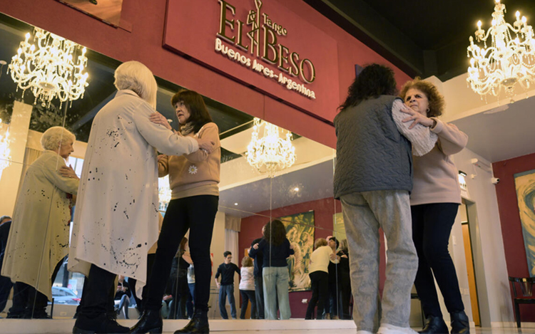 In Argentina, the tango keeps Parkinson's symptoms at bay